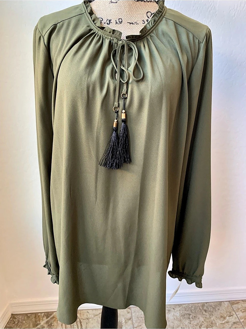Gibson Latimer Olive Tie Neck Blouse XL NWT
